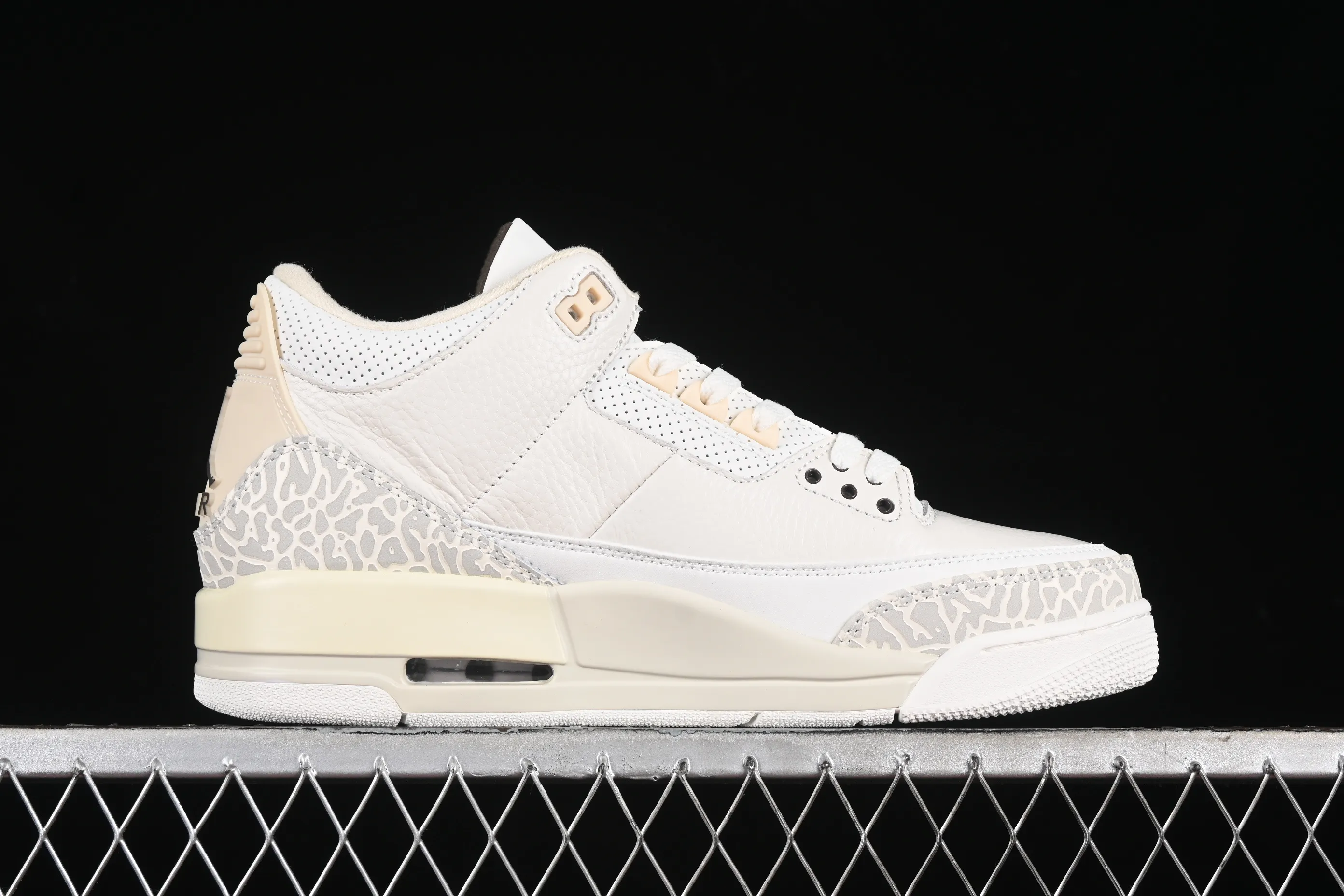 All categories Air Jordan Jordan series basketball shoes Air Jordan 3 Travis Scott x Air Jordan 3 Retro "Cactus Jack" AJ3 Joe 3 joint cream off-white barb basketball shoes 136064-668